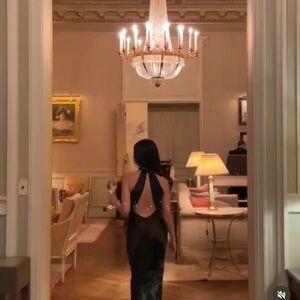 100 silk Yolanda Elegant Black Halter Evening Gown